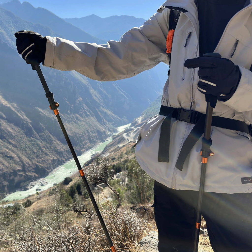 One pair of ultralight carbon fiber folding trekking poles